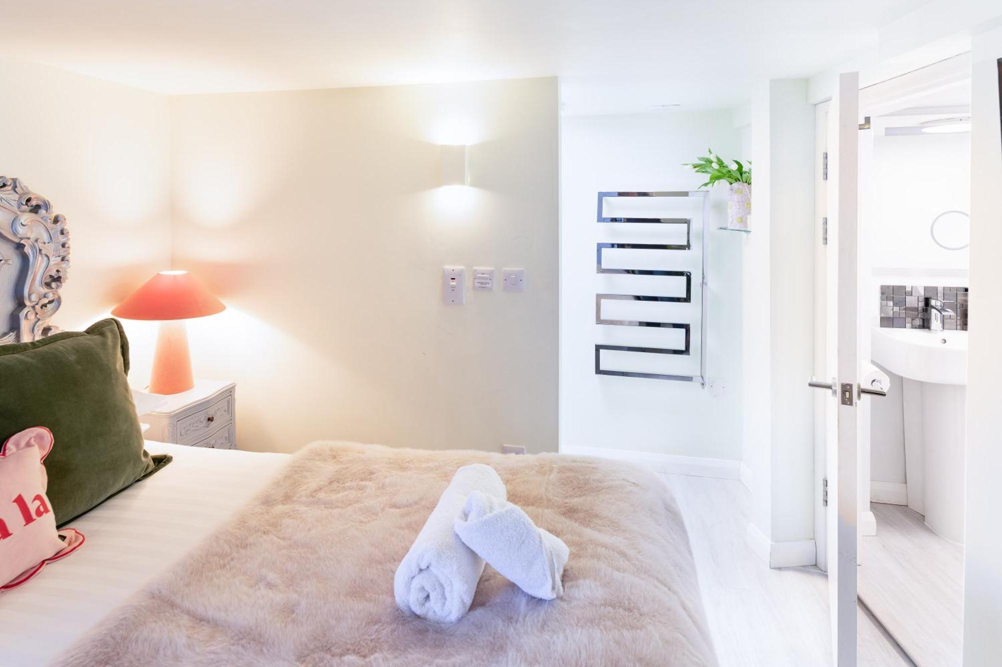 Gorgeous Boutique Flat Sleeps 2 In Lyme Regis Villa Kültér fotó